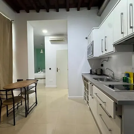 Cosy In The Heart Of - Alvarez Apartment *